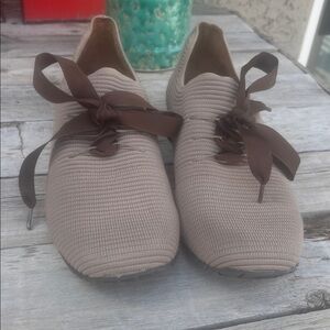 Taupe Lamour des piedes Knit Ribbon Lace-Up Flats